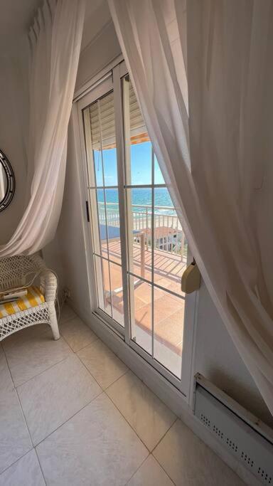 Apartamento Con Acceso Directo A La Playa Apartman Valencia Kültér fotó